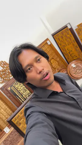 Supaya seimbang kita ready kan berbagai macam kaligrafi unuk hiasan rumah anda. Dibuat olang parah seniman ukir jepara. Langsung serbu akun teman saya  @Nutya Jati Nugraha  #kaligrafi #kaligrafiislam #ukiran #ukirjepara #hisandinding