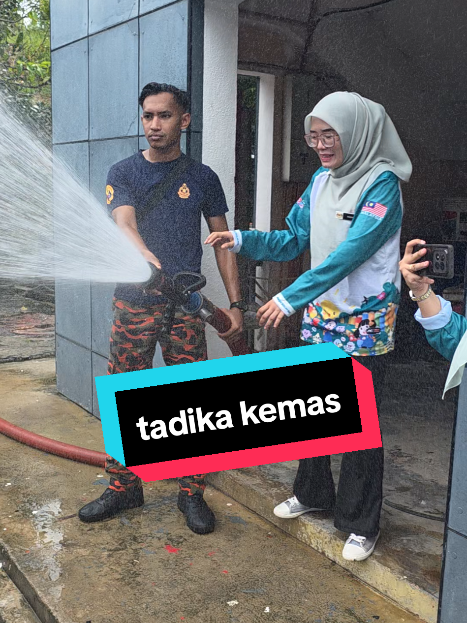 Replying to @yanalee30 tq atas kesudian anda dan murid² ke balai boma kami...dpt lg na tahun depan...#firstinlastout #siapsediasetiapmasa🚒💨💨 #fyp #justicezaraqairina🤍❤️🥹🤲🏻 