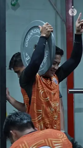 Now playing: Om Lorenza 🎶🕺🪩😂 #Persija 