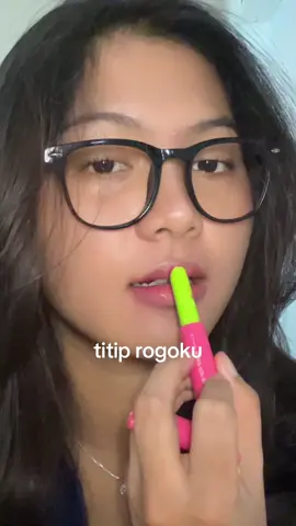 akhirnya nemu lipbalm yang warna cakep, palagi bentuknya lucu kya pulpen 🤭 #scora #lipbalm #lyrics 