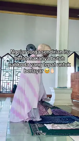 wanita yg jauh dari kata salihah smga d prtmukan dngn lelaki yg bs membimbing kjln mu ya allah🥹🙏🏻