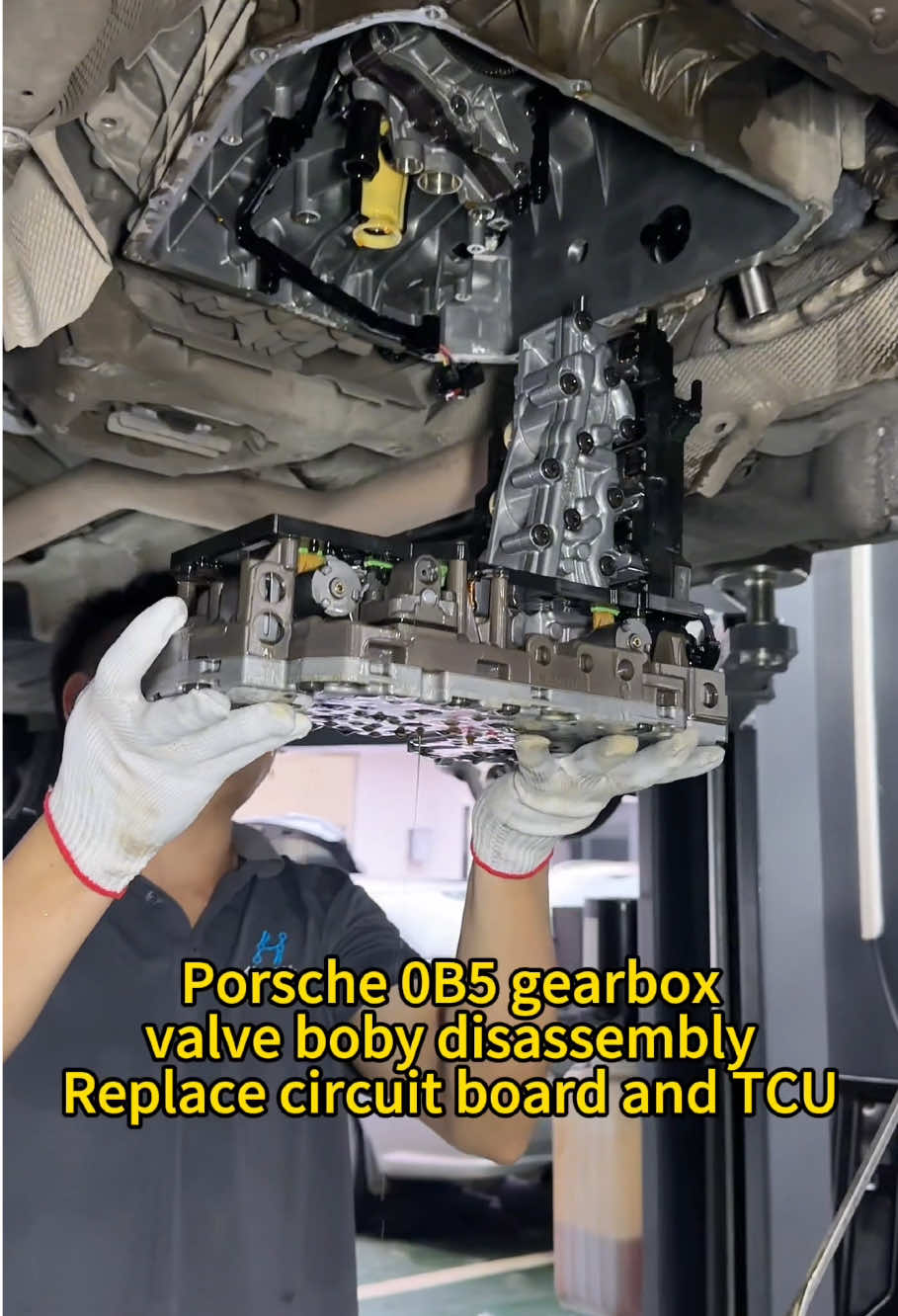 🛠️🚗Porsche 0B5 gearbox valve boby disassembly Replace circuit board and TCU #porsche #gearbox #transmission #fyp #DCT 