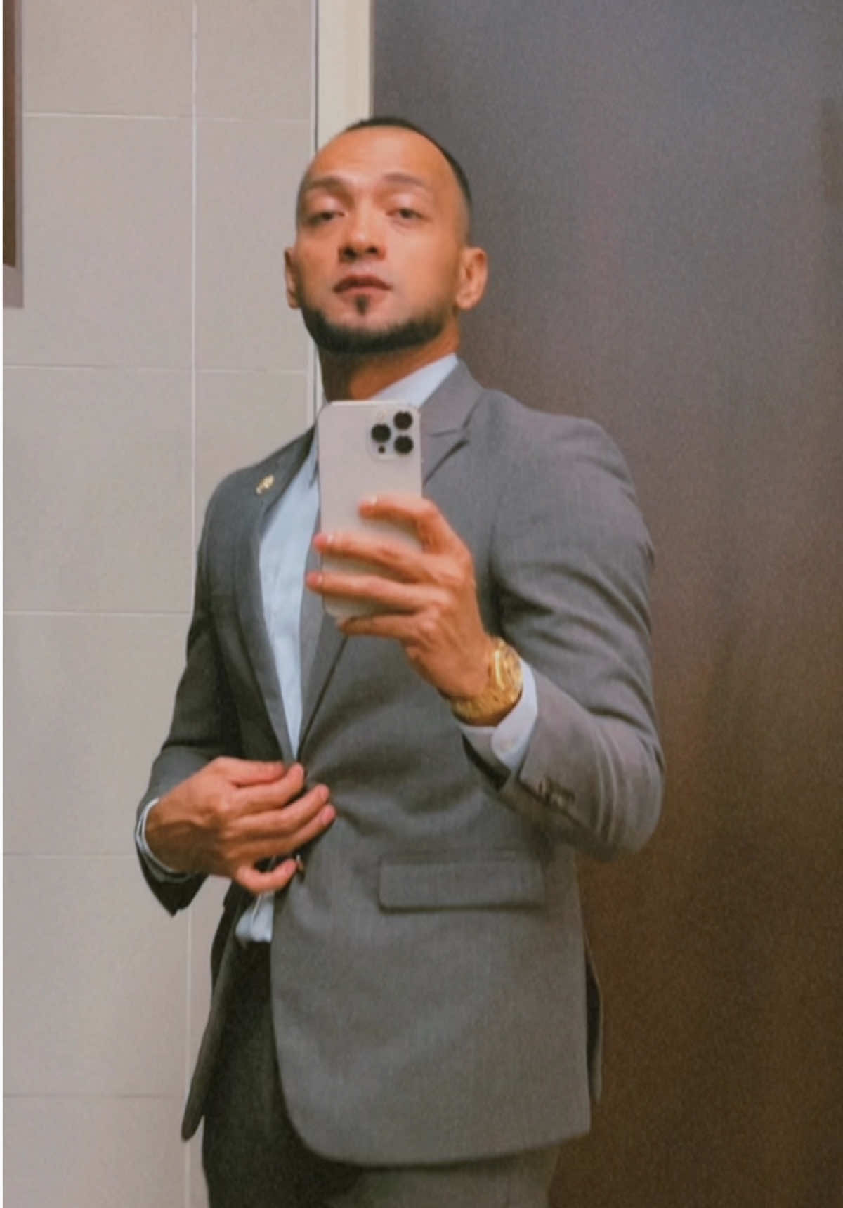 Replying to @TipahTongGas  Menjawab soalan peminat😆😆  Maybe it’s coincidence. Maybe it’s genetics. Tall, dark &......But there’s something about a tall man that makes you wonder if the elevator goes all the way to the penthouse and if the penthouse is worth visiting😉 I’ve been fortunate with what I have & grateful for the way I’ve been naturally gifted.  Tall, dark & .... (please fill in the blank)hehehe 😎  #fyp #trending #abgBSN #mensfashion #mensinsuit 