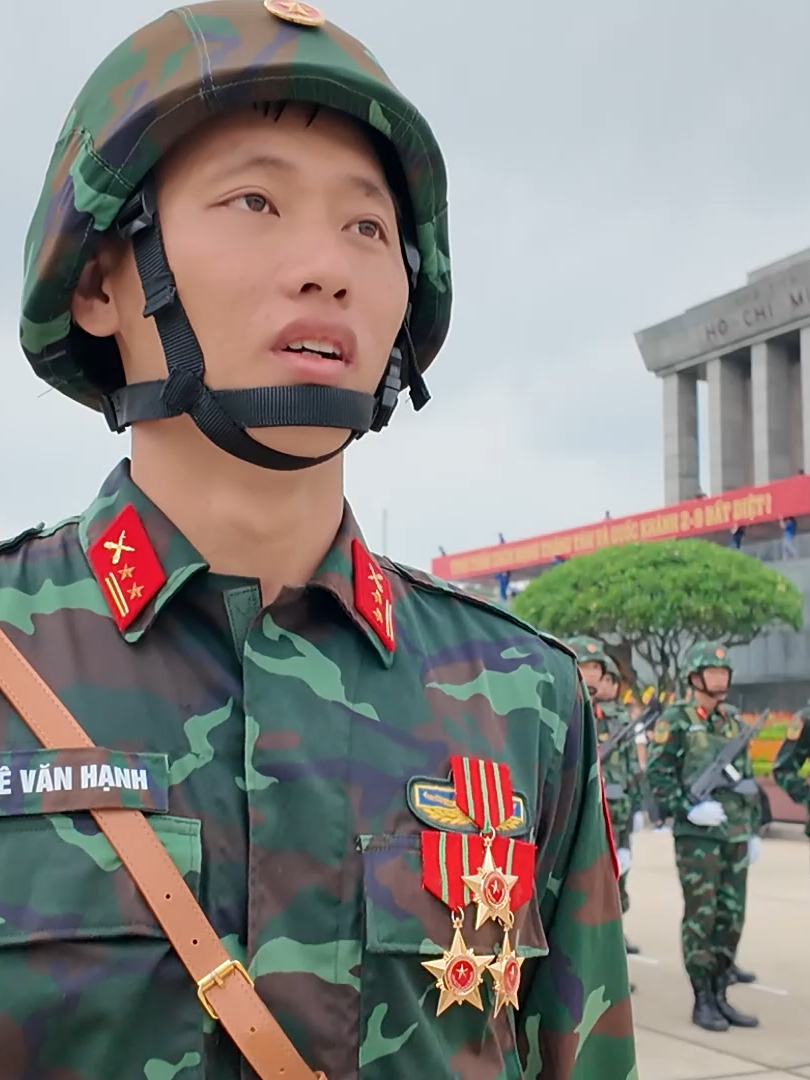 Xúc động khoảnh khắc các chiến sĩ Pháo binh hát 