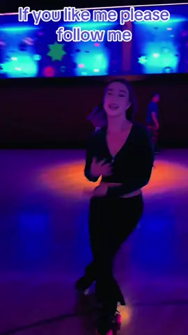 lf you like rollerblading click to follow!#shuffleskating #skatingring #jamskate #rollerskating #rollerskate 