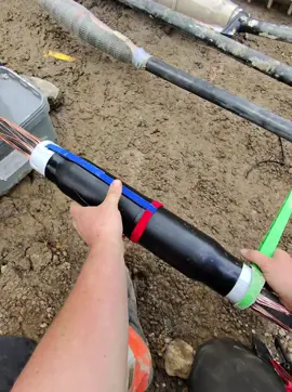 These inner stress tubes from Prysmian are seriously impressive!  Just crack them with the green spanners in opposite directions, and they self-eject!