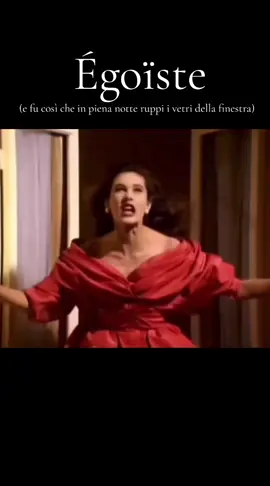 Una pubblicità che è diventata leggenda.  Égoïste lanciato da Chanel nel 1990, fu accompagnato da una campagna pubblicitaria televisiva diretta da  Jean-Paul Goude, noto  artista pubblicitario francese Fu girato in una location desertica vicino a Rio de Janeiro, fu ricostruita la facciata di un hotel in stile liberty – ispirata al Carlton di Cannes – con  ben 36 balconi disposti su 4 file orizzontali e 9 verticali. Prima della messa in onda  della campagna, nel 1990, furono affissi manifesti per le strade di Parigi contenenti soltanto la parola “JE” (“io”), per stuzzicare curiosità e preparare il pubblico al concetto di 