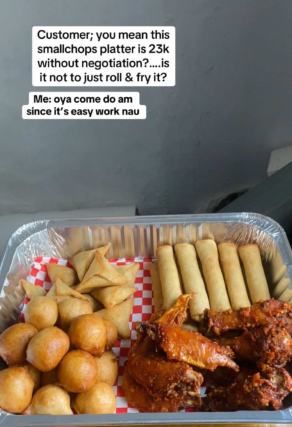 This particular smallchops platter contains: 10 samosa,10 springroll,15 puffpuff,10 chicken wings… How to order? WhatsApp☎️09073570960 #smallchopsplatter  #smallchopsvendorinlagos  #smallchopsplatterinlagos 