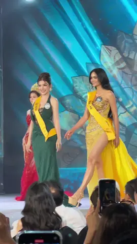Dàn thí sinh trổ tài catwalk trong buổi lễ nhận sash Miss Grand Vietnam 2025 #senvang #missgrandvietnam #2025 #tiktok #viral 