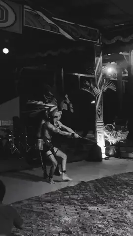 Tetap Identitas Dayak#fyp #foryou #masukberanda #borneo #dayak #kalimantan #dayakkalimantan #orangdayak #dayakcantik #dayakganteng 