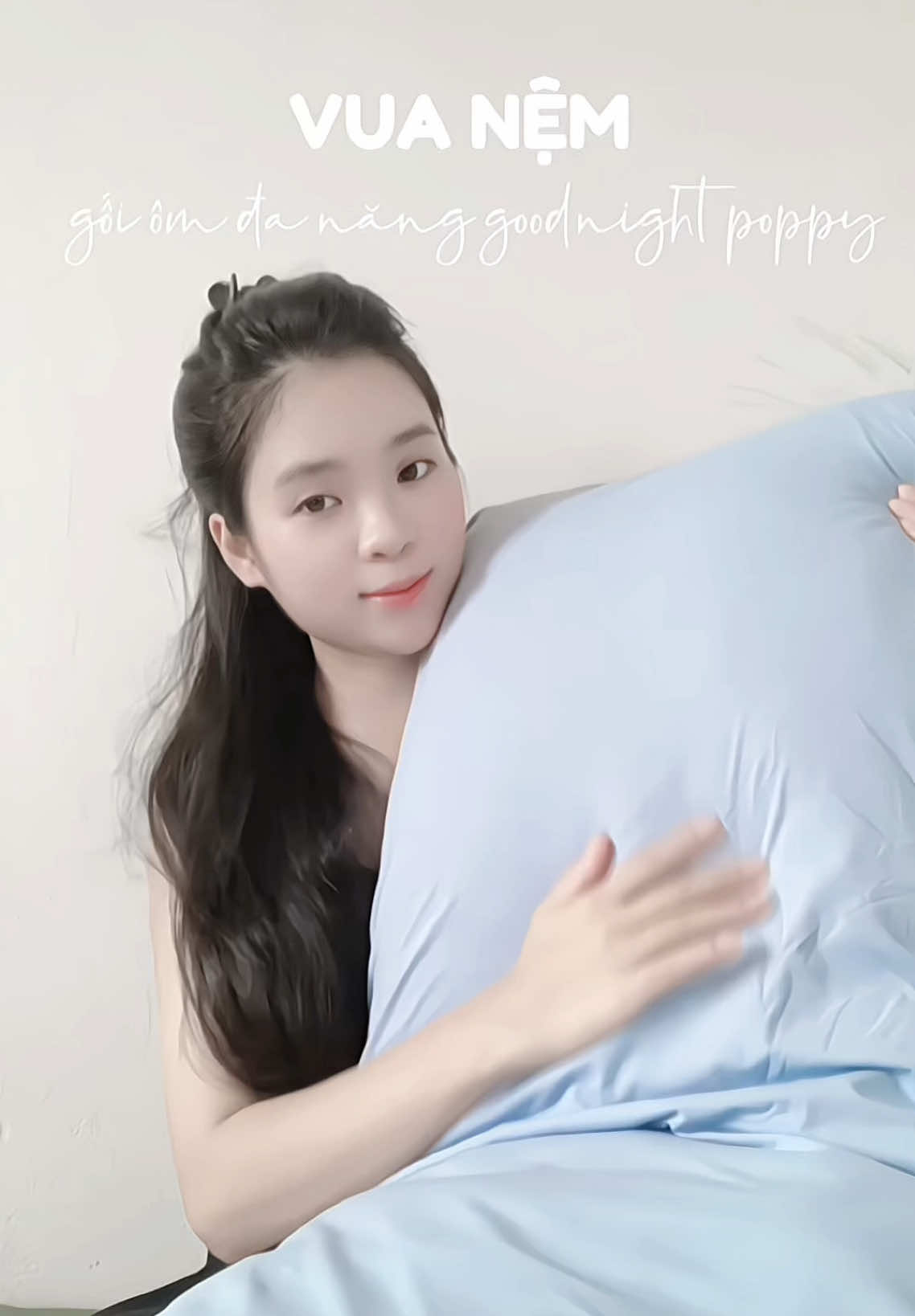 Gối ôm dài tận 1m2, ngủ ngon, không đau lưng, không mỏi người. Thiệt sự tiếc vì mình không biết tới sớm hơn hồi còn bầu luôn á! #vuanem #goidanang #goodnightpoppy #mebimreview #tiktok 