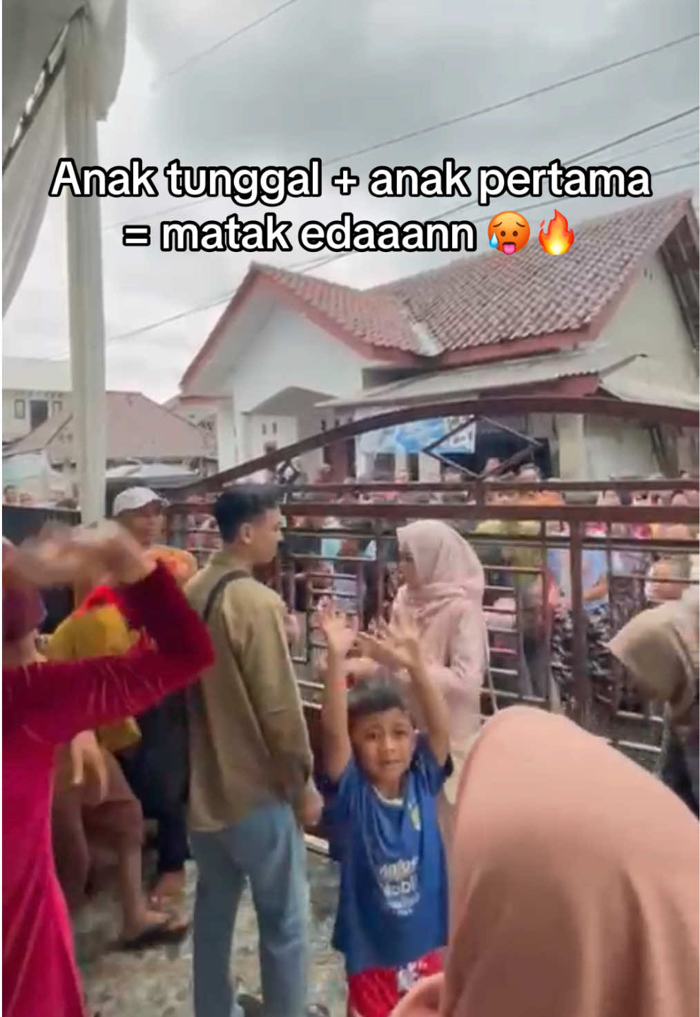 Sambutan saweran dari keluarga besarku setelah resepsi 😍🫶🏻  #masyaallahtabarakkallah  #allahummabarik  #fyppppppppppppppppppppppp #masukberanda #xyzabc 