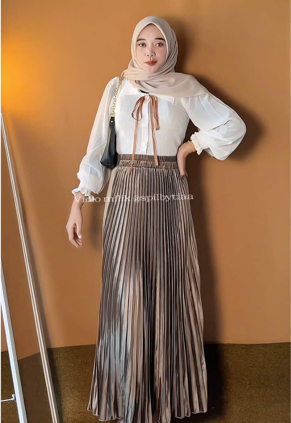 Demi apa cantik banget rok yg lagi aku pakek😍#rok #rokviral #rokkekinian 