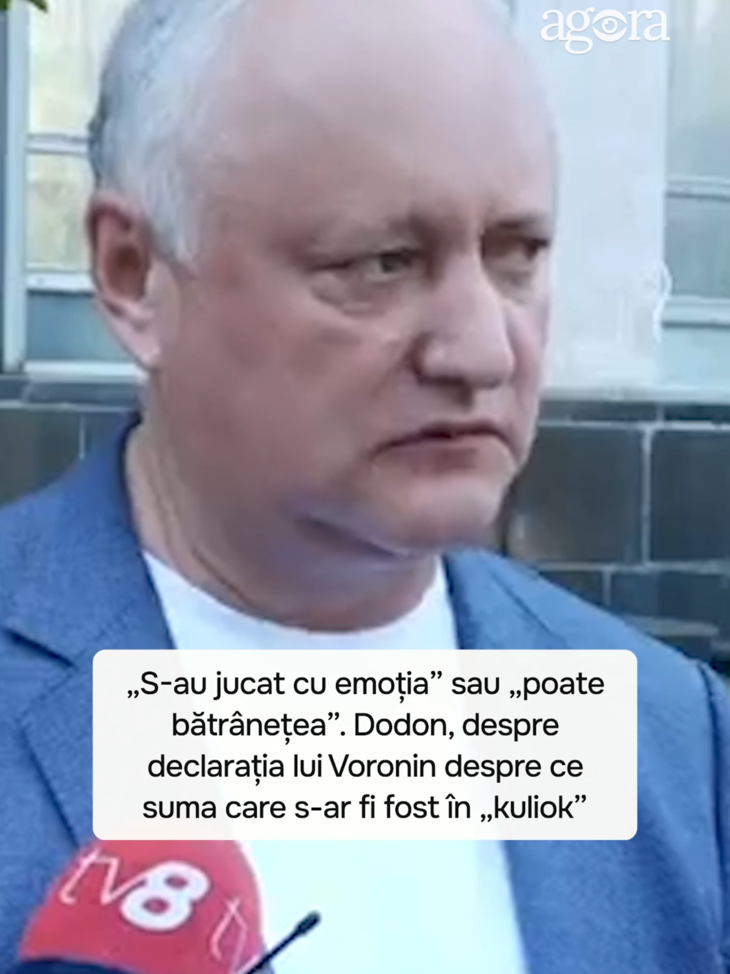 💼 Igor Dodon reacționează după ce Vladimir Voronin a declarat că în punga primită de la Plahotniuc, în 2019, s-ar fi aflat 860.000 de euro. Liderul PSRM susține că afirmația colegului său de bloc electoral a fost „o provocare din partea guvernării” și că „s-au jucat pe unele emoții”, „poate bărtânețea”. Dodon a adăugat că subiectul va fi discutat în interiorul partidului. #știriagora #agoramedia #agoramd #voronin #dodon #kuliok