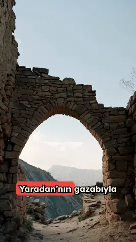 Sodom Şehri Gerçekten Bulundu mu? Şok Edici Kanıtlar!   Kutsal kitaplarda geçen ve “gökyüzünden ateş yağarak yok olan şehir” olarak bilinen #sodom  gerçekten bulunmuş olabilir mi? #arkeolog lar, Ürdün Vadisi’ndeki Tall el-Hammam #antik kentinde garip izler keşfetti: Kavrulmuş taşlar, camlaşmış seramikler, yok olmuş bir uygarlık… Peki bu şehir, gerçekten Yaradan’nın gazabına uğrayan Sodom olabilir mi? Yoksa sadece bir doğa felaketinin izleri mi? #a#archaeologyjordan  