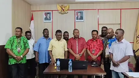 Para Intelektual Distrik Ayamaru Utara Timur mendukung penuh rencana Bupati Maybrat Karel Murafer untuk memekarkan Distrik Ayamaru Utara Timur Raya yang berkedudukan di Kampung Suwiam, dengan cakupan wilayah Kampung Suwiam, Kampung Kona, Kampung Nauwita dan Kampung Tomase