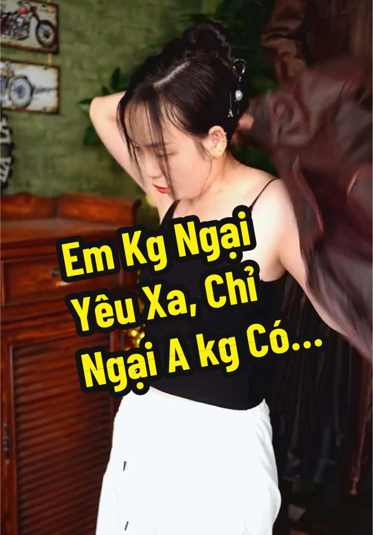 Bạn có bao giờ nghĩ, một chiếc áo khoác có thể thay đổi cách người khác nhìn về bạn? Chúng tôi tin vào điều đó. Và chiếc áo da thật MNLeather này chính là minh chứng. Không phải tự nhiên mà nhiều người đàn ông thành công lại chọn áo da làm 