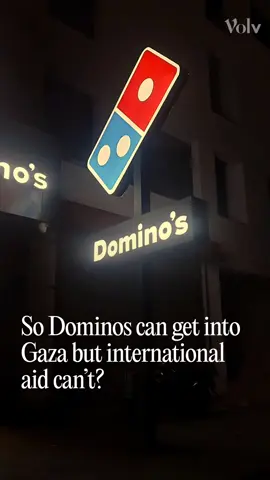 Anthony Aguilar, working security for a US-Israeli nonprofit, couldn’t get food for local Palestinian workers—so they ordered 27 Domino’s pizzas via an Isr@eli app and hauled them across the border in an armored convoy. He calls the G@za aid effort “tragic,” citing contractors firing into crowds, stun grenades hitting civilians, and kids caught in chaos. Hundreds of P@lestinians have died in line, waiting for aid.