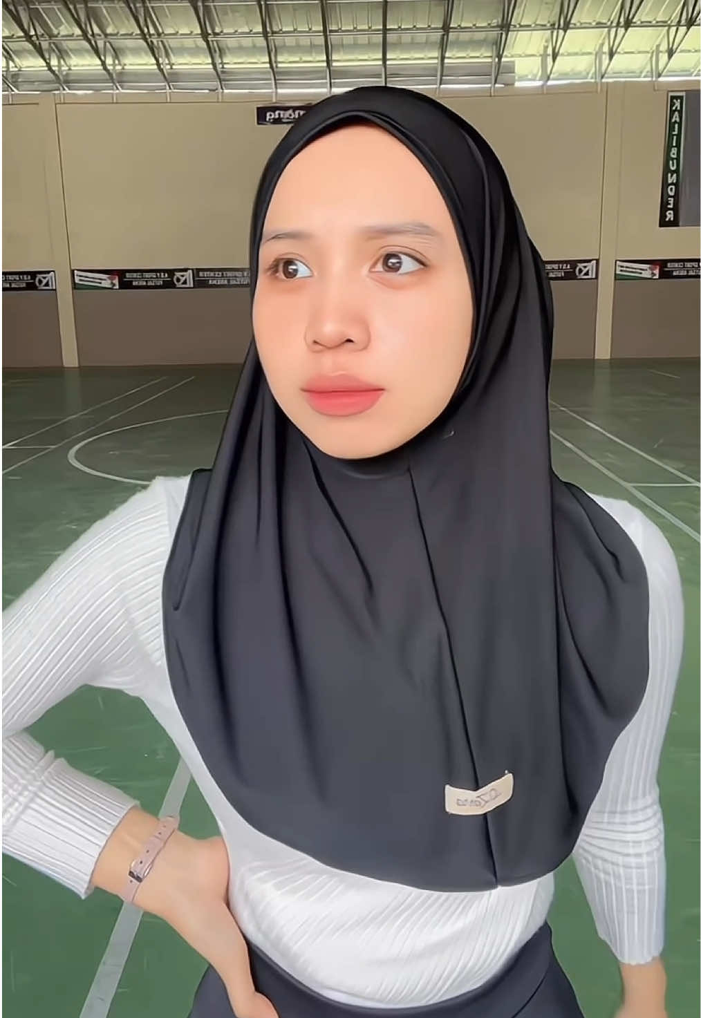 Outfit badminton hari ini 🤍🖤 