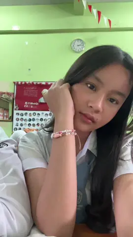 wow rambut aku dah panjang