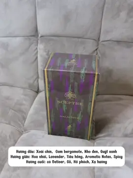 Mùi hương thơm sang mà rất cuốn nha Hương đầu: Cam bergamote, Nho đen, Quýt xanh Hương giữa: Hoa nhài, Lavender, Tiêu hồng, Aromatic Notes, Spicy Hương cuối: cỏ Vetiver, Gỗ, Hổ phách, Xạ hương #sceptremalachite #sceptremalachitereviews #reviewnuochoa 