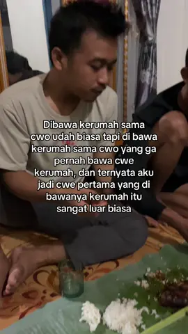 Terimakasih ya sudah mempercayai aku untuk jadi yang pertama, yang kamu kenalkan ke keluarga besarmu dan udah di anggap kaya anak sendiri sama orangtua mu🫶🏻🥺ntah bagaimana kau menceritakan ttg ku di depan keluargamu sehingga kedatanganku disambut dengan hangat dan diterima sangat baik di keluargamu🤍 sampai dihari ulang tahunku mereka iku merayakan dan mendoakanku🥺 sekali lagi terima kasih ya sayang @𝘿𝙮𝙧𝙖𝙖 🫶🏻🥺