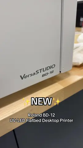 ⚡️More space. More profit potential. 🖨️Same compact footprint.👏 Check out the NEW Roland BD-12 UV-LED Flatbed Desktop Printer!✨ Learn more✨: https://www.jpplus.com/roland-bd-12-uv-led-flatbed-desktop-printer-versastudio #uvled #printing #personalization #signmaking #rolandbd12 