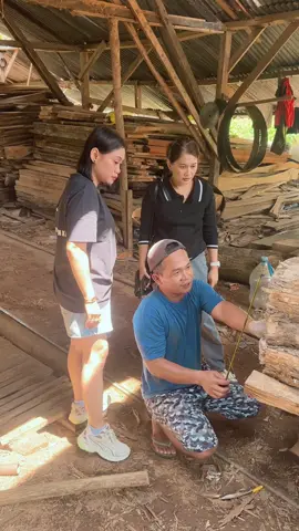 Atur posisi ya bos biar gak salah graji kita🤩 @Jati Mas 🪵 #log #jati #perhutani #blora #furniturebali 