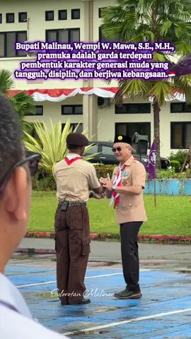 Hujan rintik dan langit mendung menyertai peringatan Hari Pramuka ke-64 di Kabupaten Malinau. Namun semangat pramuka tetap berkobar, sejalan dengan pesan Bupati Malinau, Wempi W. Mawa, S.E., M.H., bahwa pramuka adalah garda terdepan pembentuk karakter generasi muda yang tangguh, disiplin, dan berjiwa kebangsaan.Kaloborasi untuk membangun ketahanan Bangsa,,Upacara Dalam Rangka memperingati Hari Pramuka ke 64 Tahun 