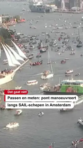 😅 Hier moet je wel goed voor kunnen sturen. Tussen alle grote en kleine boten bij SAIL moet de pont er tussendoor kunnen. Dat gaat soms maar nèt goed. #fyp #deStentor #SAIL #amsterdam #pont