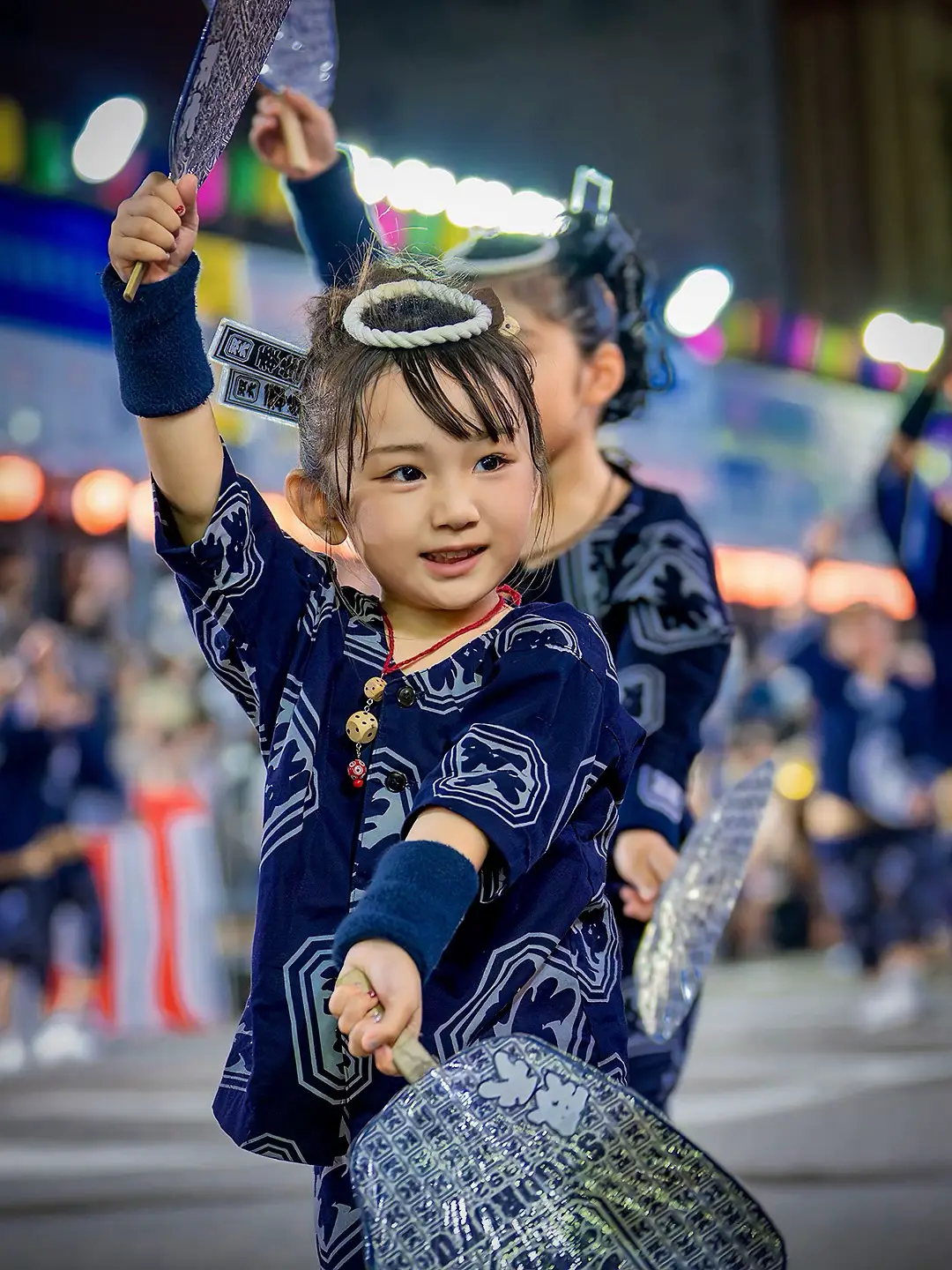 去年の鳴門市の阿波おどりで偶然撮影した天使のようなちびっ子。今年はちょっぴり大きくなって注目の的になっていました。#鳴門市阿波おどり #阿波おどり　#阿波踊り　#双六　#徳島 