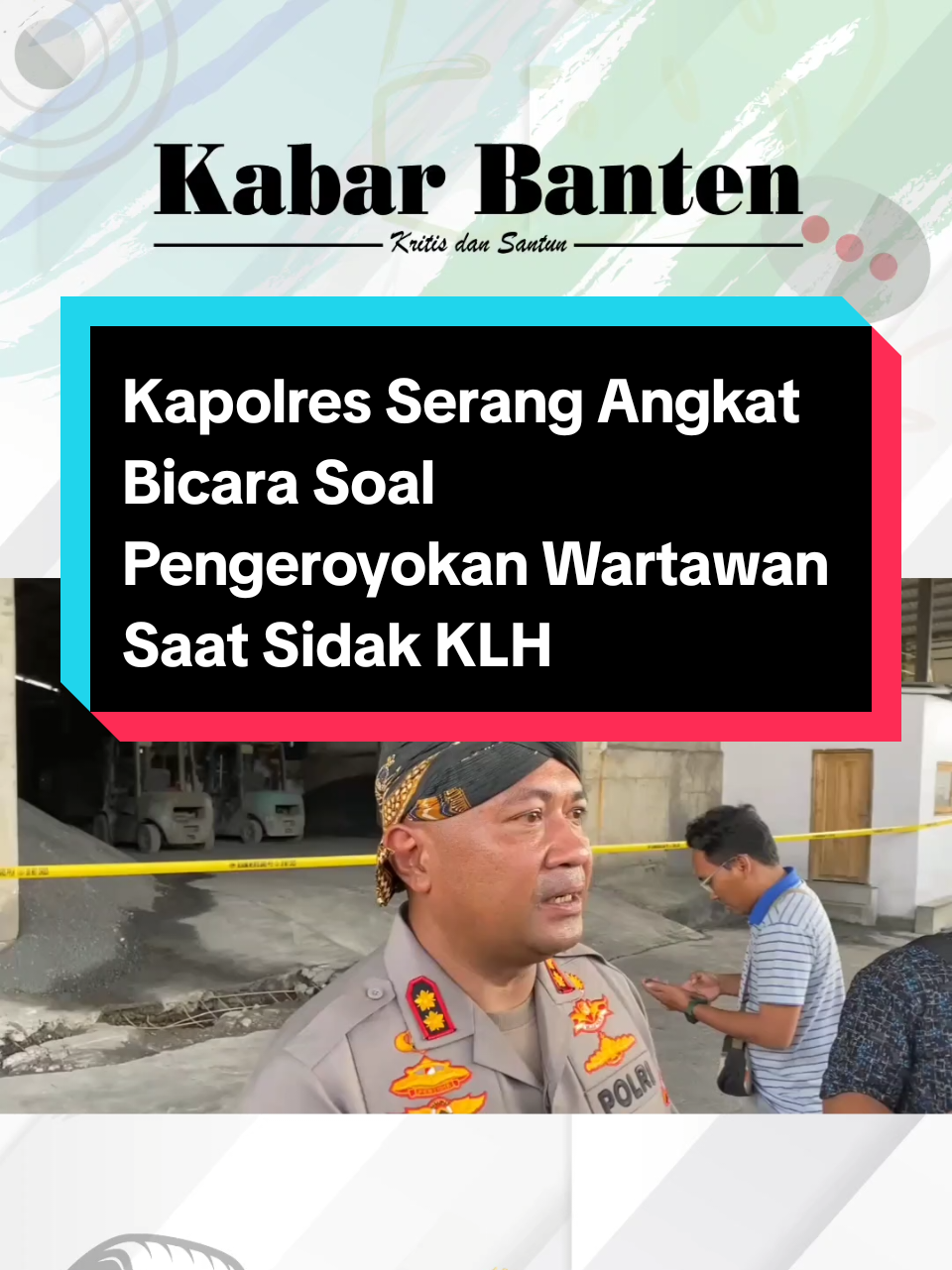 KAB. SERANG - Kapolres Serang AKBP Condro Sasongko memberikan keterangan terkait insiden pengeroyokan terhadap wartawan dan Humas Kementerian Lingkungan Hidup (KLH). Peristiwa ini terjadi saat sidak KLH di PT Genesis General, Kecamatan Jawilan, Kabupaten Serang, pada Kamis 21 Agustus 2025. Sidak dilakukan karena perusahaan tersebut diduga melakukan pelanggaran lingkungan. *** #KabarBanten #Banten #KabupatenSerang 