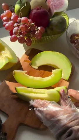 Bikin salad buah 13k 3 cup lagi #adayinmylife #saladbuah #eskulkul #escemil 