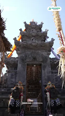 Karya Memungkah, Ngenteg Linggih, Pedudusan Agung Merajan Tegal Jimbaran Bupati Badung I Wayan Adi Arnawa Nodya Karya Memungkah, Ngenteg Linggih, Pedudusan Agung di Merajan Tegal Jimbaran, Kamis (21/08/2025).  Karya dipuput oleh Jro Pemangku Merajan Tegal Jimbaran dan Ida Betara masineb Sabtu 24 Agustus 2025). Turut hadir Camat Kuta Selatan Ketut Gede Arta, Lurah Jimbaran Wayan Kardiyasa, Bendesa AA. Dirga Arsana Putra, Kelian Adat dan Dinas Banjar Tegal beserta Pengempon. Bupati Adi Arnawa sangat mengapresiasi krama pengempon Merajan Tegal Jimbaran telah melaksanakan karya Memungkah, Ngenteg Linggih, Pedudusan Agung sebagai wujud bakti kepada Ida Sang Hyang  Widhi dan Leluhur dengan harapan krama pengempon dilimpahkan keselamatan dan kesehatan. Pada kesempatan tersebut Bupati Adi Arnawa menyerahkan punia  sebesar Rp.  20 juta yang diterima Kelian Natah Merajan Tegal Wayan Musadi. @I Wayan Adi Arnawa  @Bagus Alit Sucipta  @Badung Soul of Bali  #adiarnawa #bagusalitsucipta #budaya #karya 