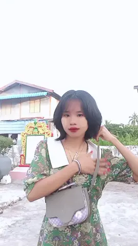 #စောင့်နေပါတယ်နော်🥺🥺@he  #ဘေးမှာလူတွေကြည့်နေတော့ရီချင်တာ😁#ပြောသေးတယ်😊နှင်းသမီးလေးမလားချစ်စရာလေးတဲ့😍😘
