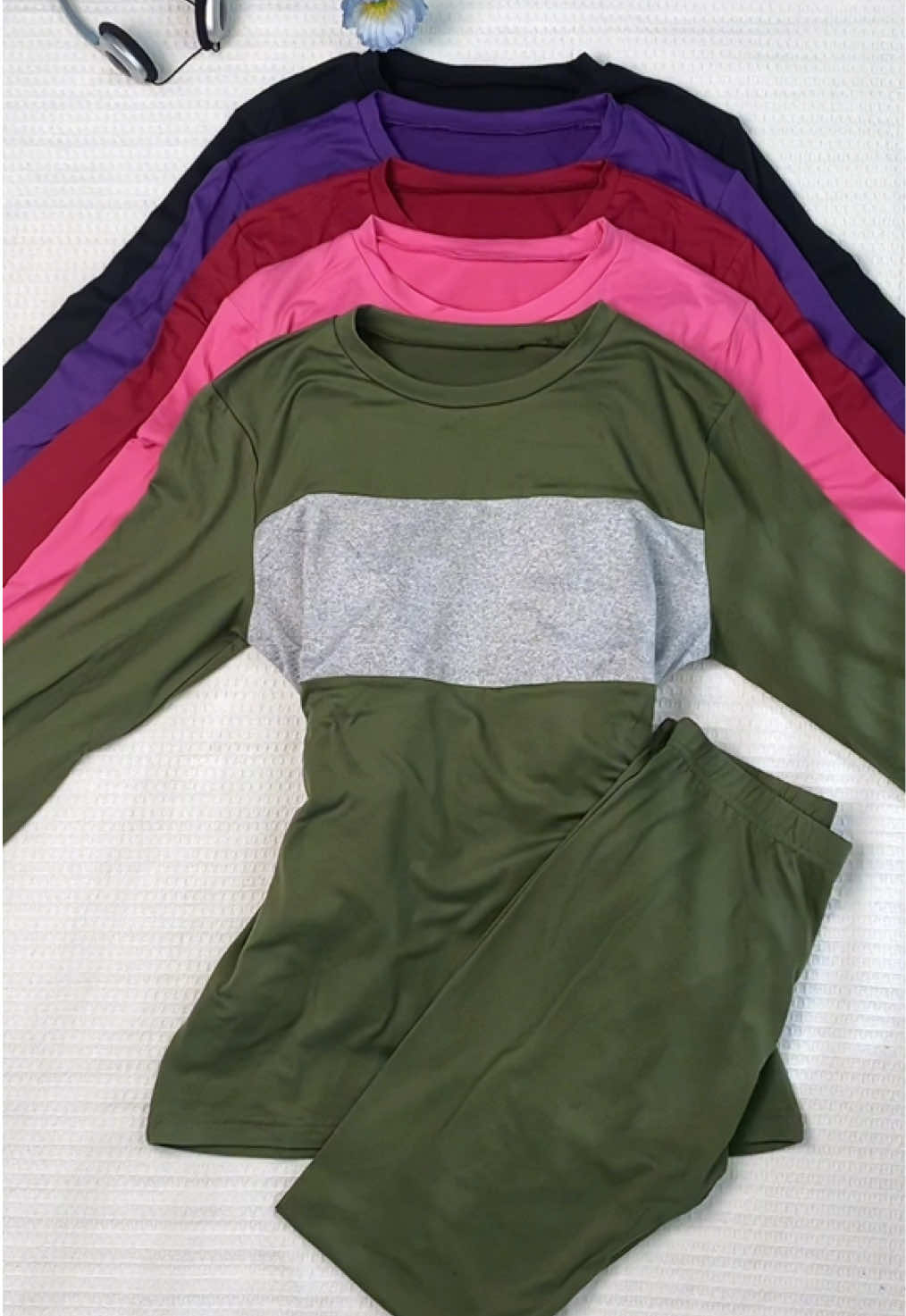 Which color sports suit do you like? #fashion#fyp#tiktokshop#sportswear#2pieceset