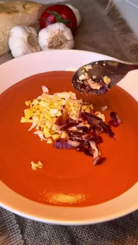 Soy el Abuelo Carmelo y entre ajos cebolla y recuerdos os enseño que cocinar también es una pequeña revolución. Cada receta tiene sabor, historia y mucho corazón. #cocina #recetas #España #parati #foryou 