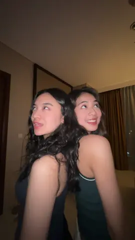 Curly hair girl + straight hair girl: BESTFRIENDS🤝🏻 @Azela Putri 