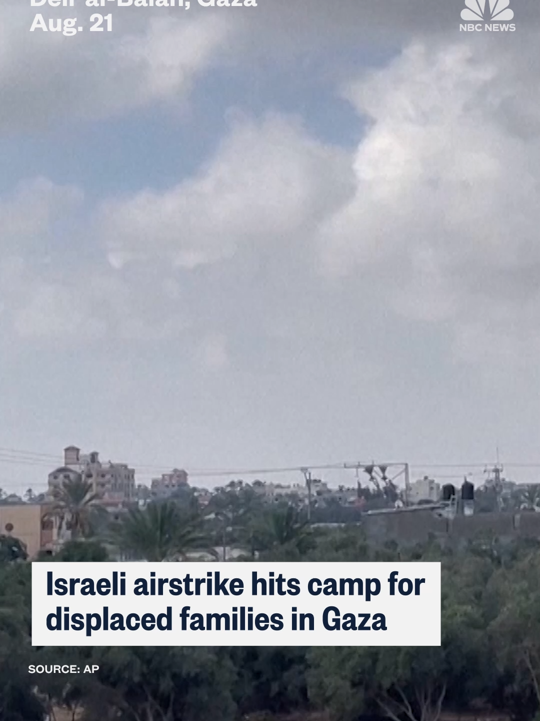 Video shows an Israeli airstrike hitting a camp for displaced families in #Gaza.