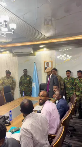 Wasiir xaange oo kulan la qaatay Gudiga Dib uhabaynta Ciidamada Xooga Dalka iyo Wasiir Xaange #somalitiktok12 #somalitiktok #cxaange #ahmeddiini #axmeddiini 