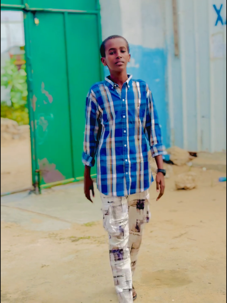Hambalyo Mohammed Hasan Abdulaahi ardeygii kaalinta 1aad galey#Alfaaruuq P.S.School#ceelashabiyaha #followers➕ #WasaaraddaWaxbarashadaDKGS 