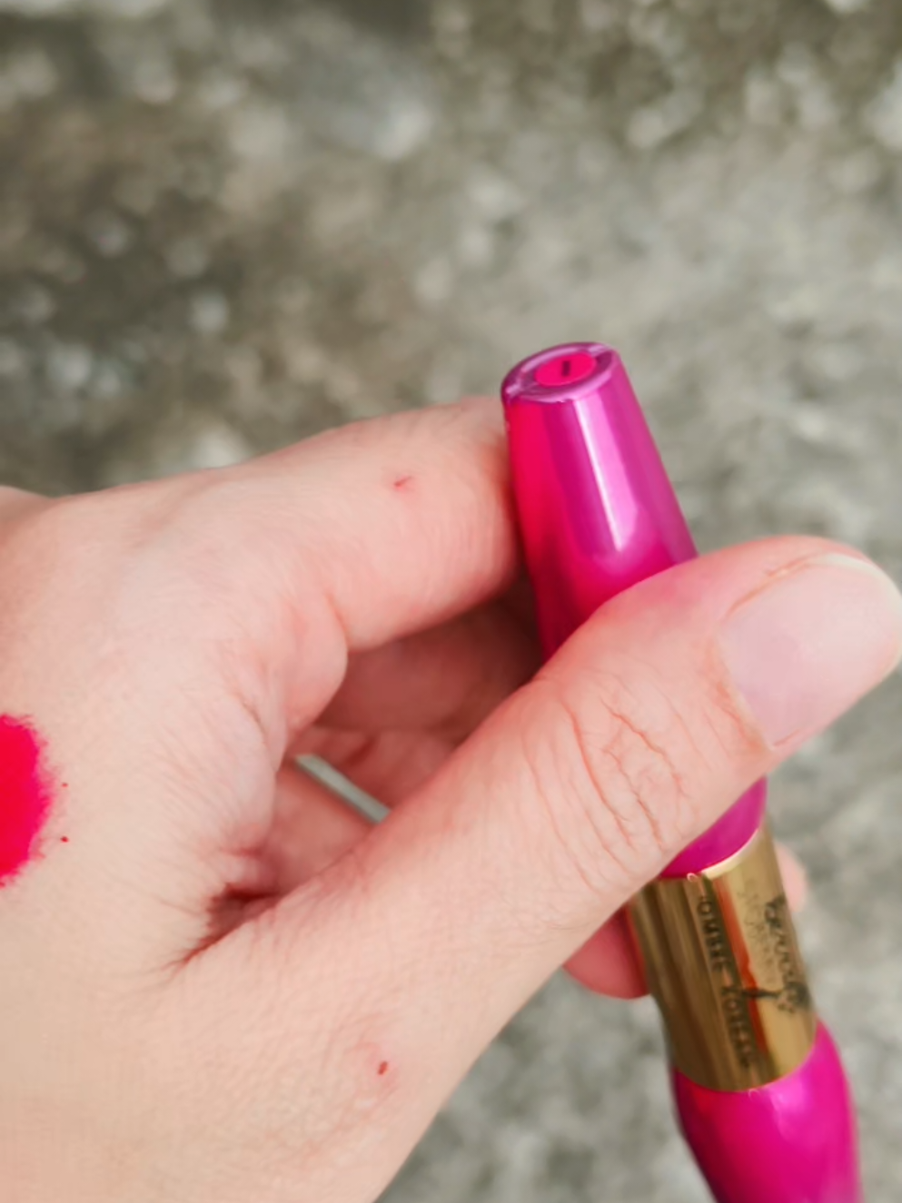 korang cepat grab dekat beg kuning 👜 tengah on sale! @fafaberry  #loveberry  #loveberryombrekoreanlips #ombrelips #ombrekorealiptint #loveberrylipmatteliptint 