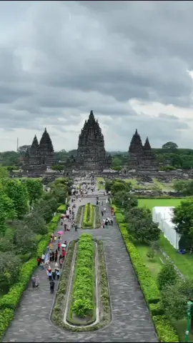 💫 Tak cukup sekali menatap Prambanan. Ada berjuta kisah yang selalu siap untuk kita ekspos lagi dan lagi. 📍 Candi Prambanan @fyp @viral @JogjaAerialView @DroneJogja @SkyViewJogja @komunitasdronejogja @𝗘𝗫𝗣𝗟𝗢𝗥𝗘 𝗝𝗢𝗚𝗝𝗔  @Jogja Images @JOGJA YOGYAKARTA @YogyakartaOfficial @Wisatasleman 