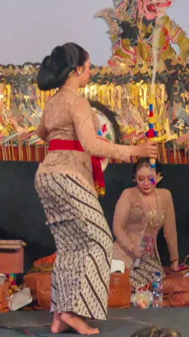 Solahe sinden cantik main jaranan, idolamu yang mana bolo Lucky apa Diah #sindencantik #sekargadung #luckynaswa #diahsekarning