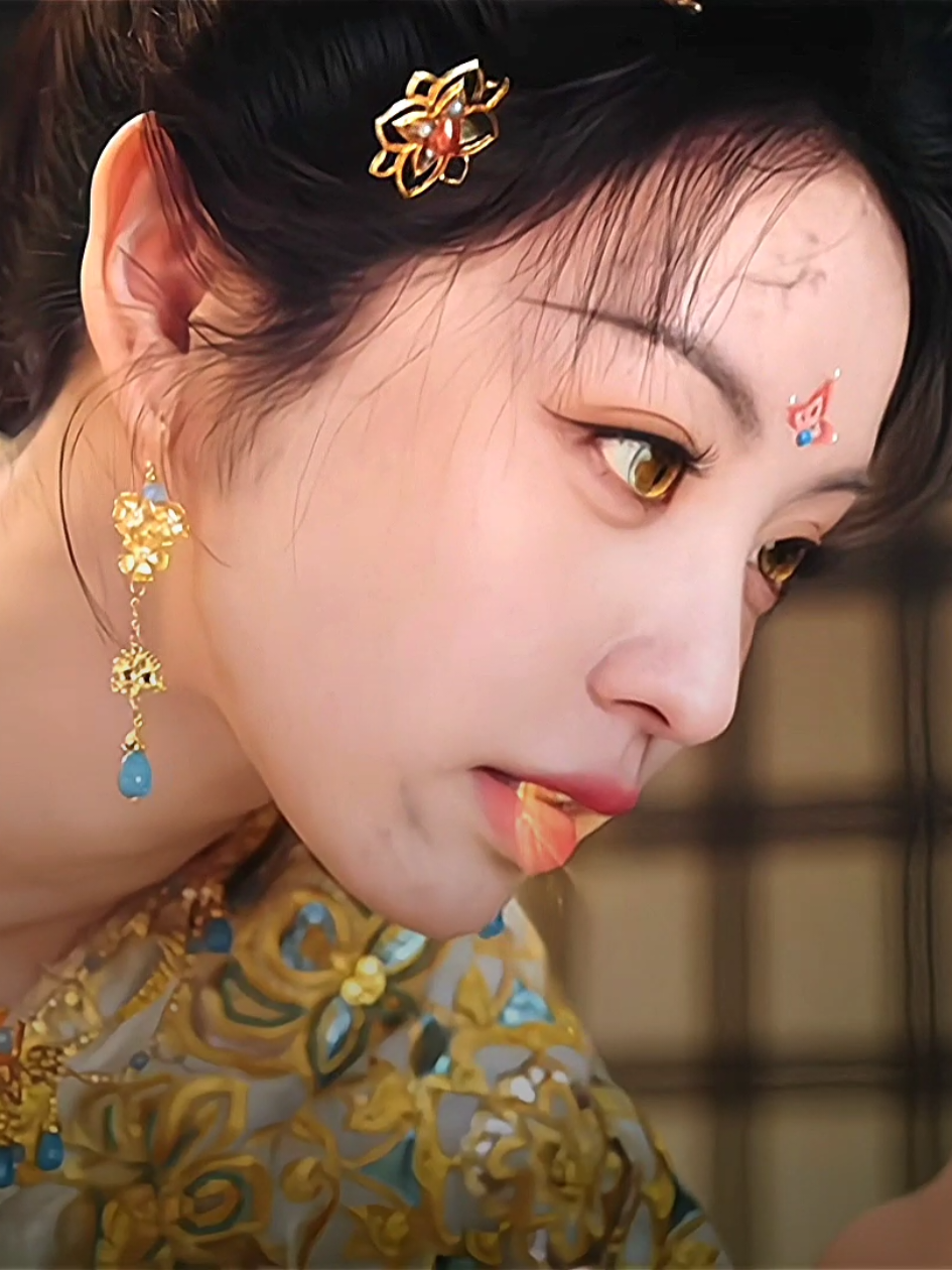 😻 She used her cat demon power to heal him #MoonlitReunion #XuKai #TianXiwei #Cdrama #ใต้แสงจันทร์วันหวนคืน 