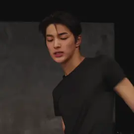 jauhin dia dr kaos item pls 😭  #CORTIS #코르티스 #KEONHO #건호 #fyp 