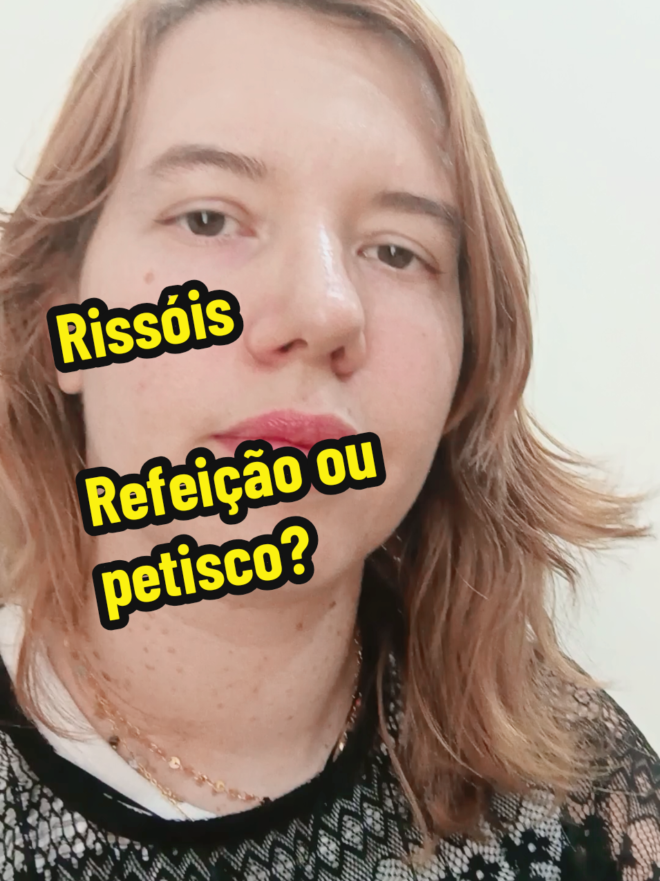 Reflexão sobre rissóis! já agora qual é o vosso sabor preferido? 😋🙂  #rissois #duvida #portugal🇵🇹 #tik_tok 