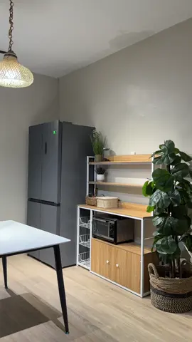 Make over rumah sewa. Jadi ini rumah sewa ke-2 yg khusus aku jadikan tempat produksi. Sebelumnya aku udah sewa rumah juga di dekat rumah aku cuma karna disana ada yg tinggal jadinya aku pilih sewa lagi supaya mereka ga terganggu sama aktivitas pagi aku. 