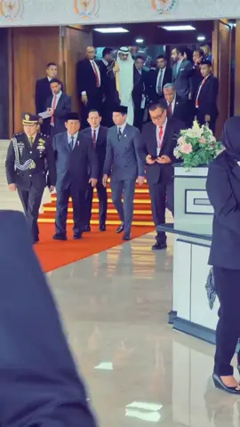 cerminan dpr zaman now,  di surut baca do'a niat puasa malah do'a niat makan. habis lah semuanya
