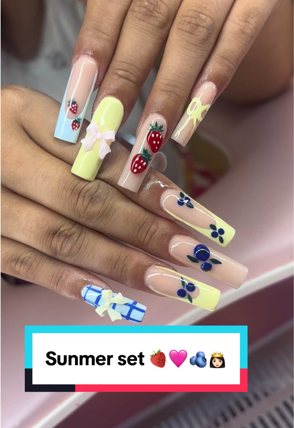 IG ITSSLILYYNAILS 💕🍓✨🫐👸🏻🤍 #fyp #coloradonailtech #denvernailtech #nailinspo #summernails 